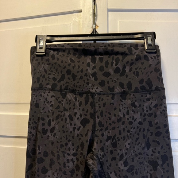 Hey Nuts Women’s Leopard Print Leggings Size Medium (8-10) Color Black/Gray - Picture 2 of 11